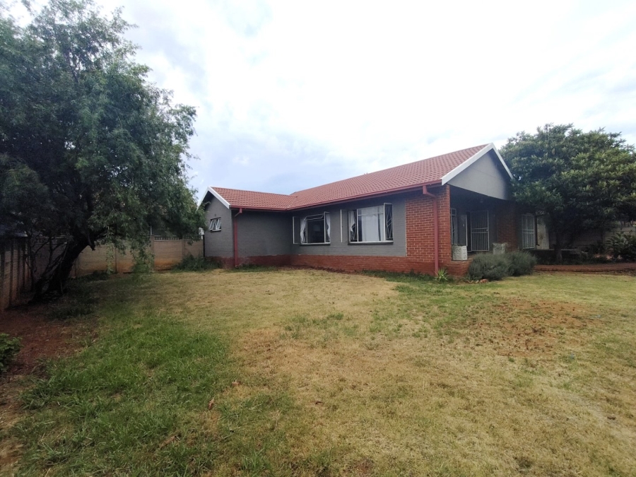 3 Bedroom Property for Sale in Fleurdal Free State